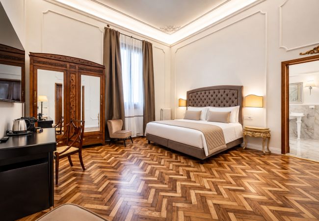 Rent by room in Firenze - Residenza D'Epoca 5 suites- Il Magnifico  Junior